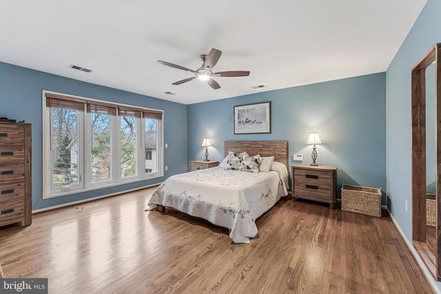 9216 BEECH HILL DR, Bethesda, MD 20817