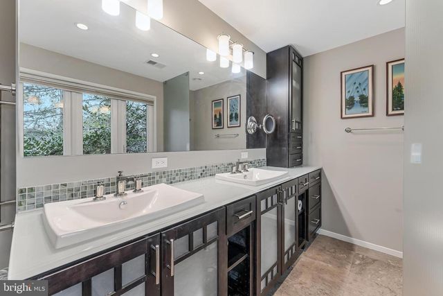 9216 BEECH HILL DR, Bethesda, MD 20817