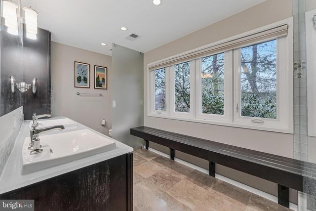 9216 BEECH HILL DR, Bethesda, MD 20817