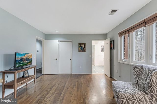 9216 BEECH HILL DR, Bethesda, MD 20817