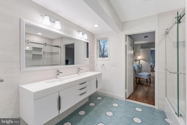 9216 BEECH HILL DR, Bethesda, MD 20817