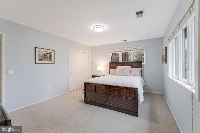 9216 BEECH HILL DR, Bethesda, MD 20817