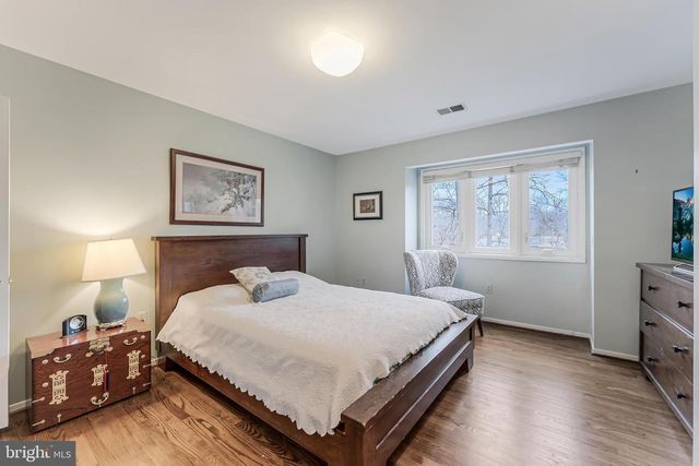 9216 BEECH HILL DR, Bethesda, MD 20817