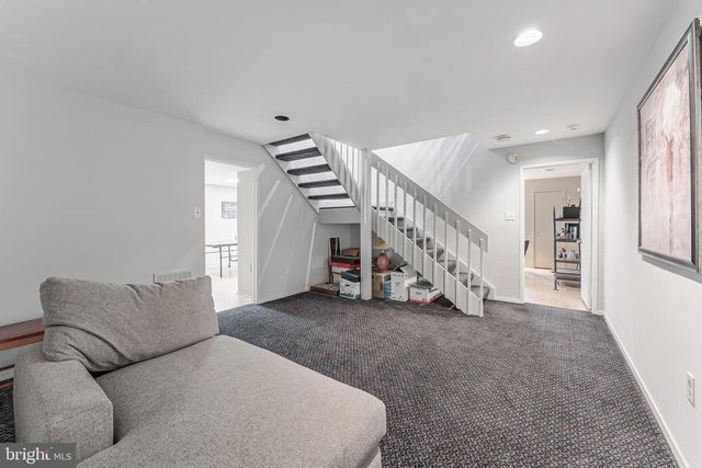 9216 BEECH HILL DR, Bethesda, MD 20817