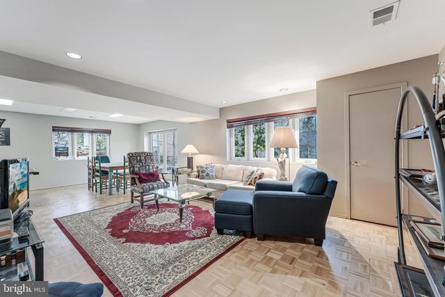 9216 BEECH HILL DR, Bethesda, MD 20817