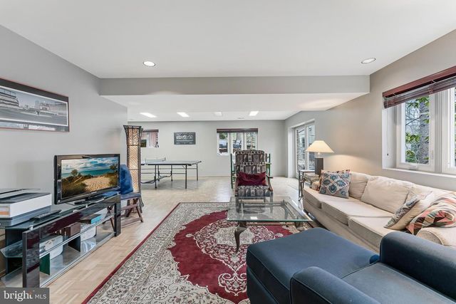 9216 BEECH HILL DR, Bethesda, MD 20817