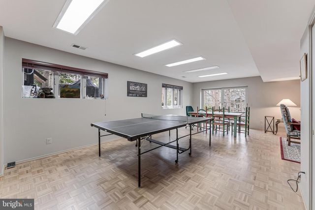 9216 BEECH HILL DR, Bethesda, MD 20817