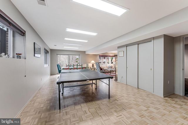 9216 BEECH HILL DR, Bethesda, MD 20817