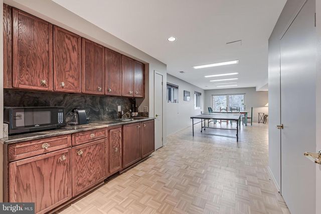 9216 BEECH HILL DR, Bethesda, MD 20817