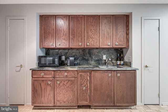 9216 BEECH HILL DR, Bethesda, MD 20817