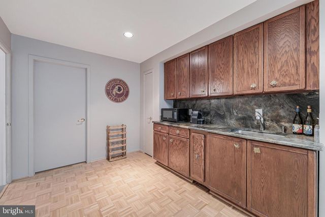 9216 BEECH HILL DR, Bethesda, MD 20817