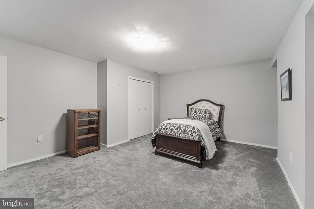 9216 BEECH HILL DR, Bethesda, MD 20817