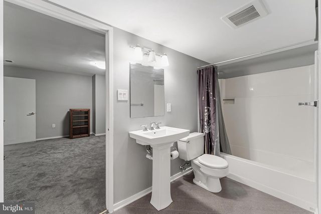 9216 BEECH HILL DR, Bethesda, MD 20817