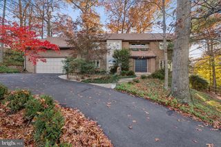 9216 BEECH HILL DR, Bethesda, MD 20817