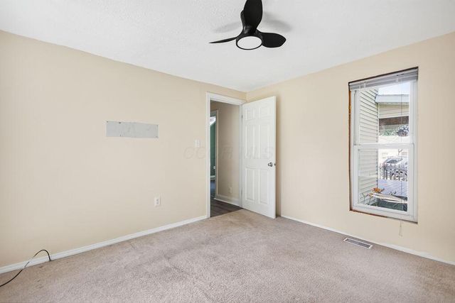 37 College Street, Alexandria, OH 43001