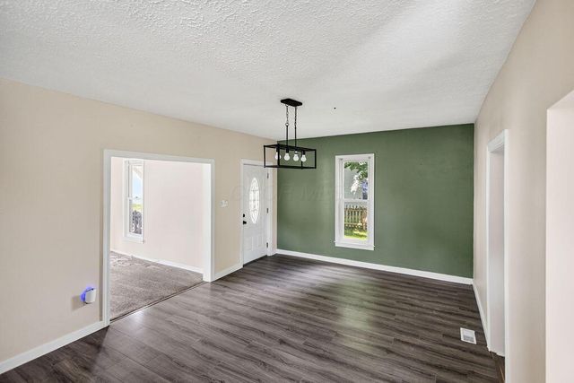 37 College Street, Alexandria, OH 43001