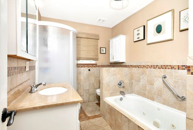 213 Timberlane Ct, Haysville, KS 67060