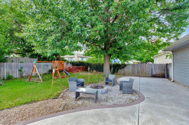 213 Timberlane Ct, Haysville, KS 67060