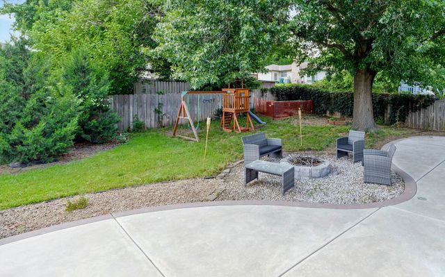 213 Timberlane Ct, Haysville, KS 67060