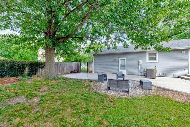213 Timberlane Ct, Haysville, KS 67060