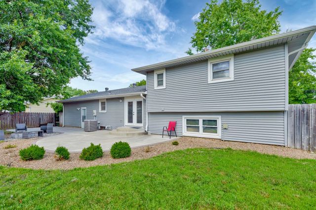213 Timberlane Ct, Haysville, KS 67060