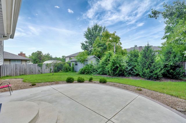 213 Timberlane Ct, Haysville, KS 67060