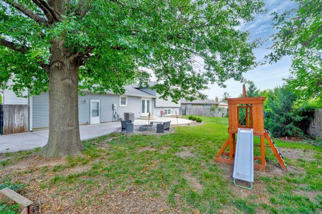 213 Timberlane Ct, Haysville, KS 67060