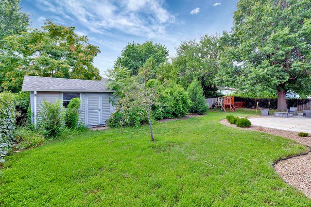 213 Timberlane Ct, Haysville, KS 67060