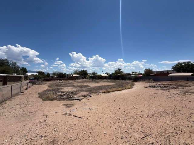 1315 15th Street NW, Albuquerque, NM 87104