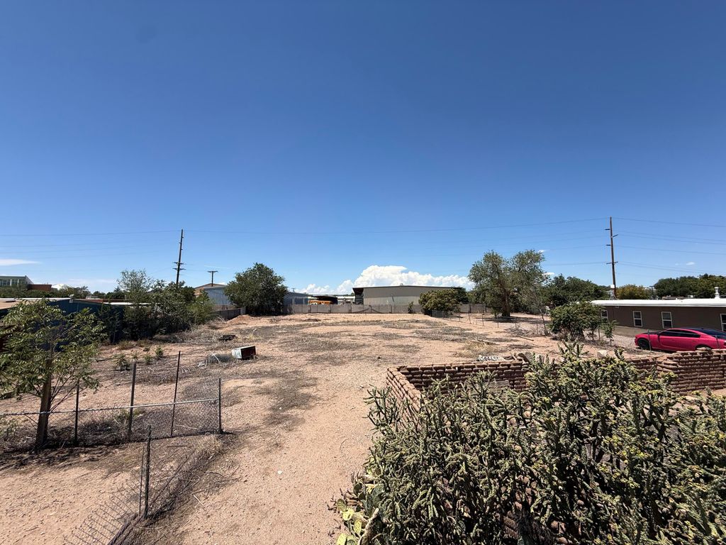 1315 15th Street NW, Albuquerque, NM 87104