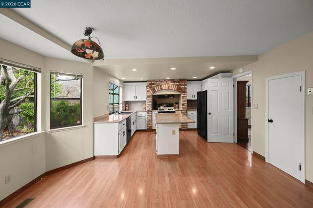 5017 Murchio Dr, Concord, CA 94521