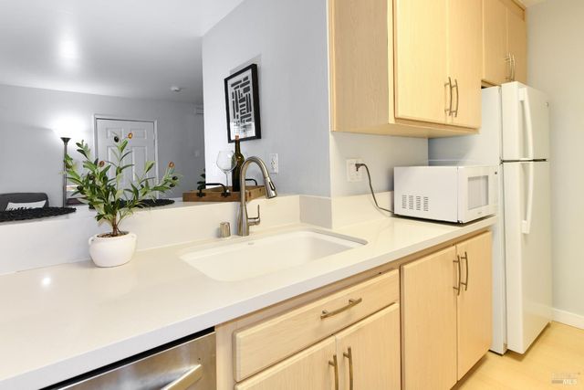 1118 Marina Dr, Napa, CA 94559