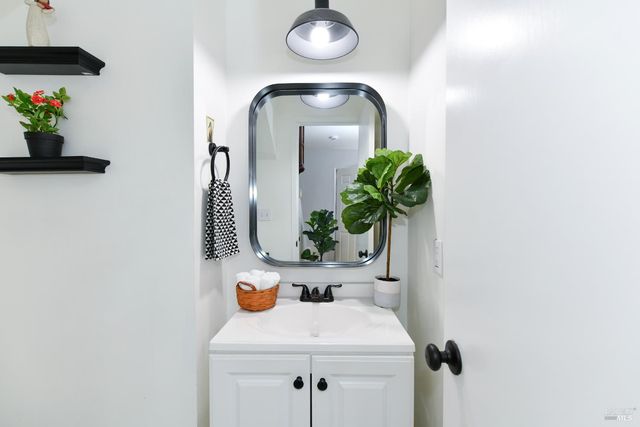 1118 Marina Dr, Napa, CA 94559