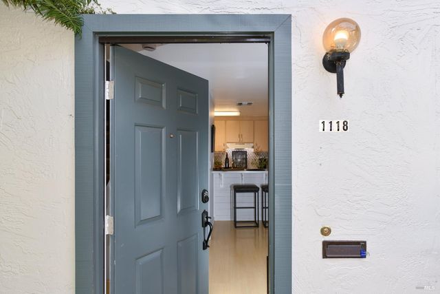 1118 Marina Dr, Napa, CA 94559