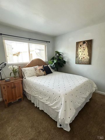 1118 Marina Dr, Napa, CA 94559