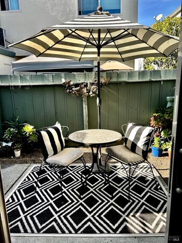 1118 Marina Dr, Napa, CA 94559