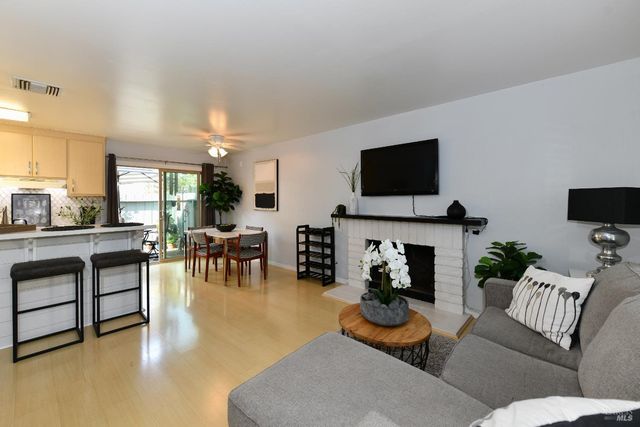 1118 Marina Dr, Napa, CA 94559