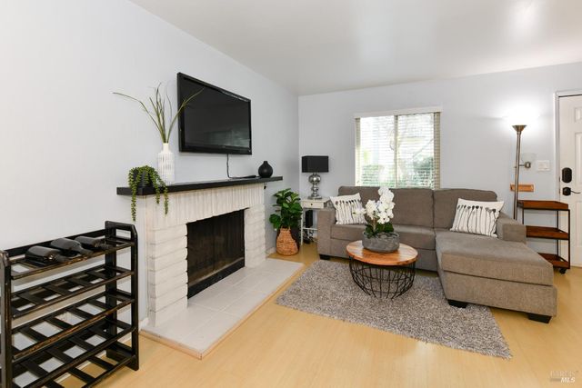 1118 Marina Dr, Napa, CA 94559