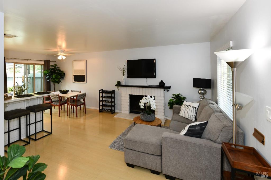 1118 Marina Dr, Napa, CA 94559