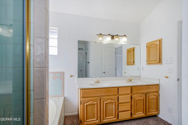 908 LOS PINOS Way, El Paso, TX 79912