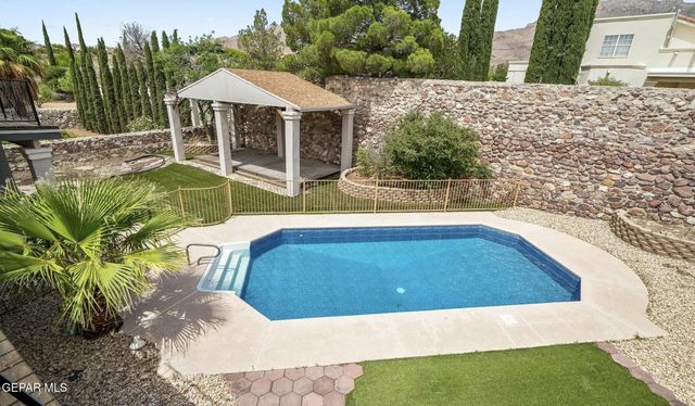 908 LOS PINOS Way, El Paso, TX 79912
