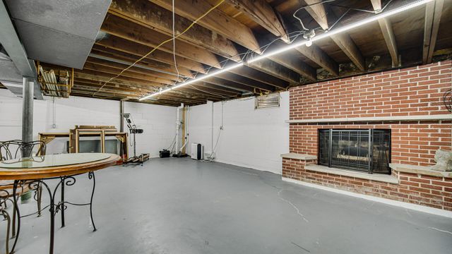 1404 Washington Street, Valparaiso, IN 46383