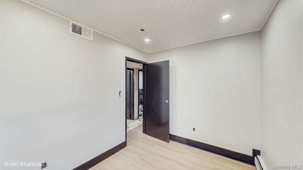 144 Grove Avenue 3, Cedarhurst, NY 11516 — photo 4