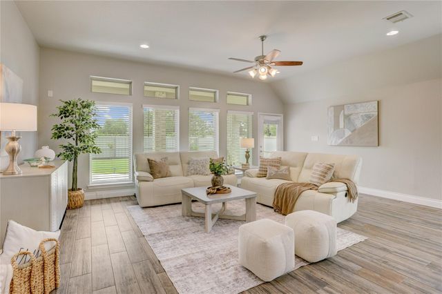 9811 Faulkner Trail, Iowa Colony, TX 77583