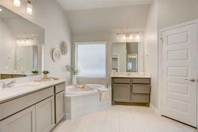 9811 Faulkner Trail, Iowa Colony, TX 77583