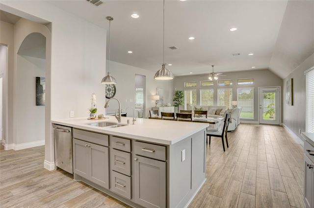 9811 Faulkner Trail, Iowa Colony, TX 77583