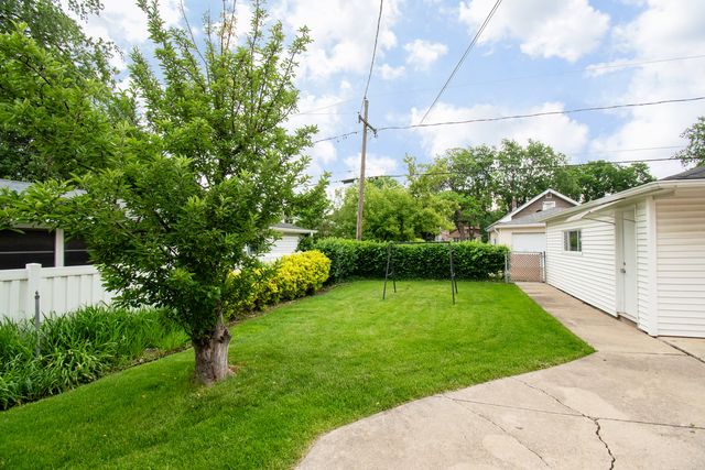 4145 Madison Avenue, Brookfield, IL 60513