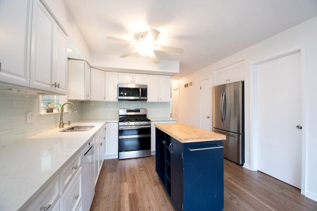 4145 Madison Avenue, Brookfield, IL 60513