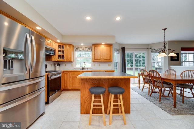 27 BROOKFIELD DR, Fleetwood, PA 19522