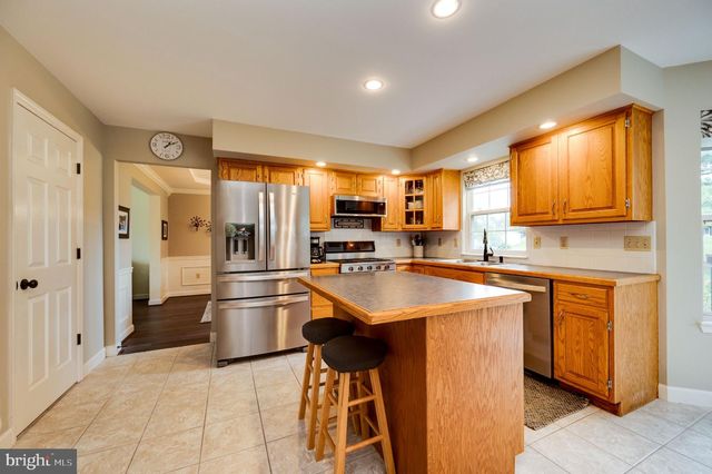 27 BROOKFIELD DR, Fleetwood, PA 19522